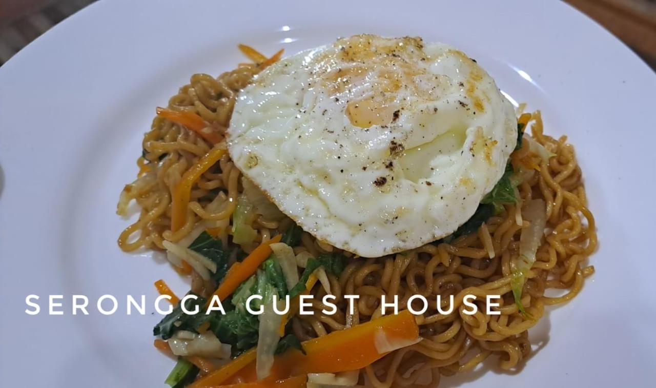 Serongga Guest House Lebih Экстерьер фото