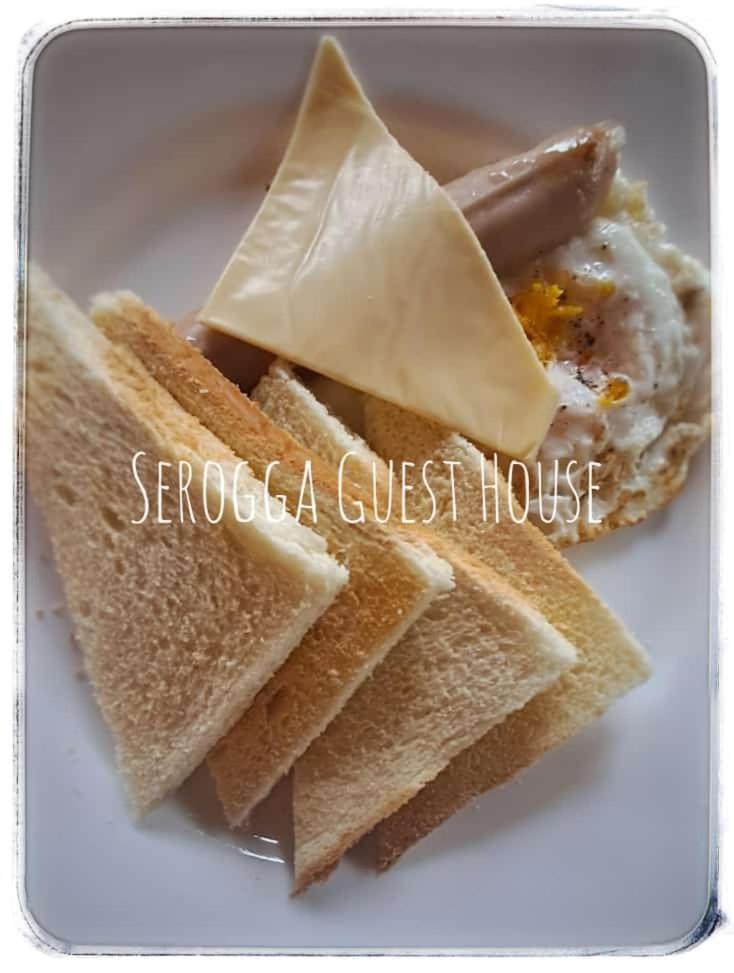 Serongga Guest House Lebih Экстерьер фото